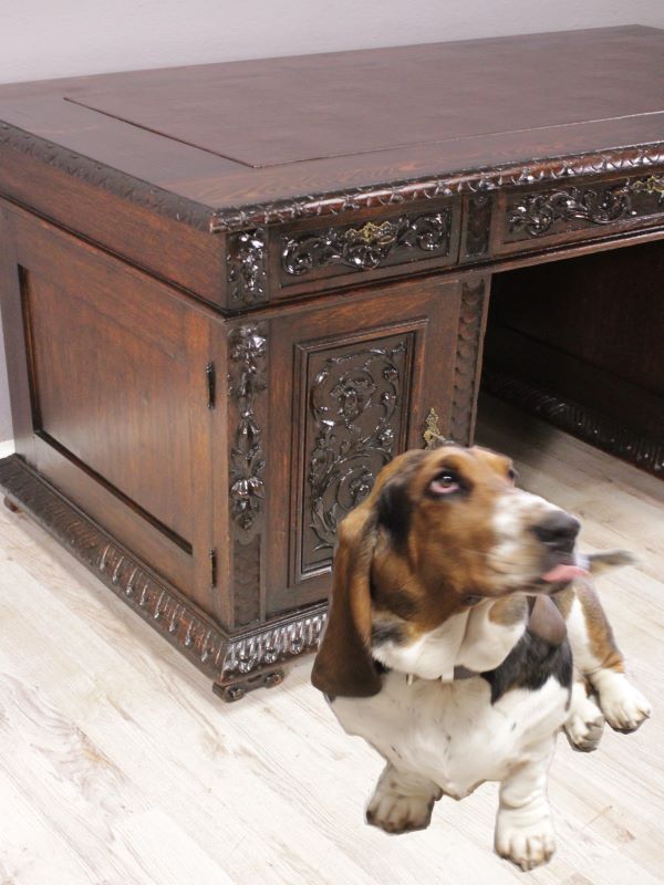 Antiker Schreibtisch mit Pauline