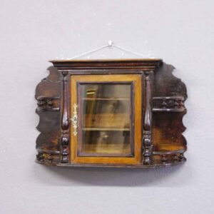 Wunderschöner antiker Gründerzeit Hängeschrank aus Eichenholz mit aufwendigen Schnitzarbeiten